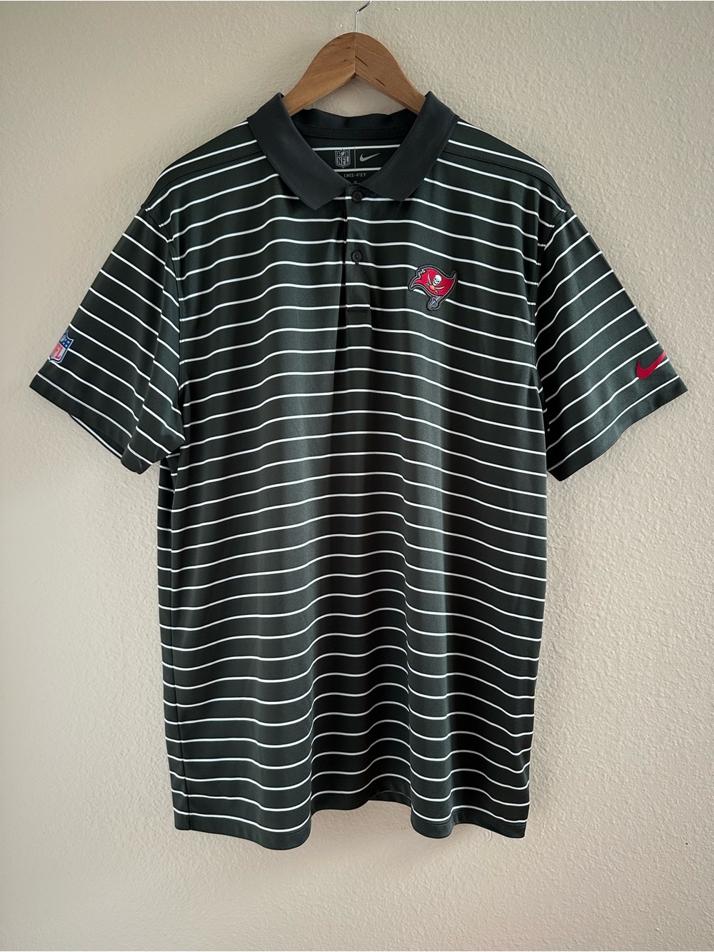 Nike NFL Tampa Bay Buccaneers Dri-FIT Striped Polo Shirt Men’s XL